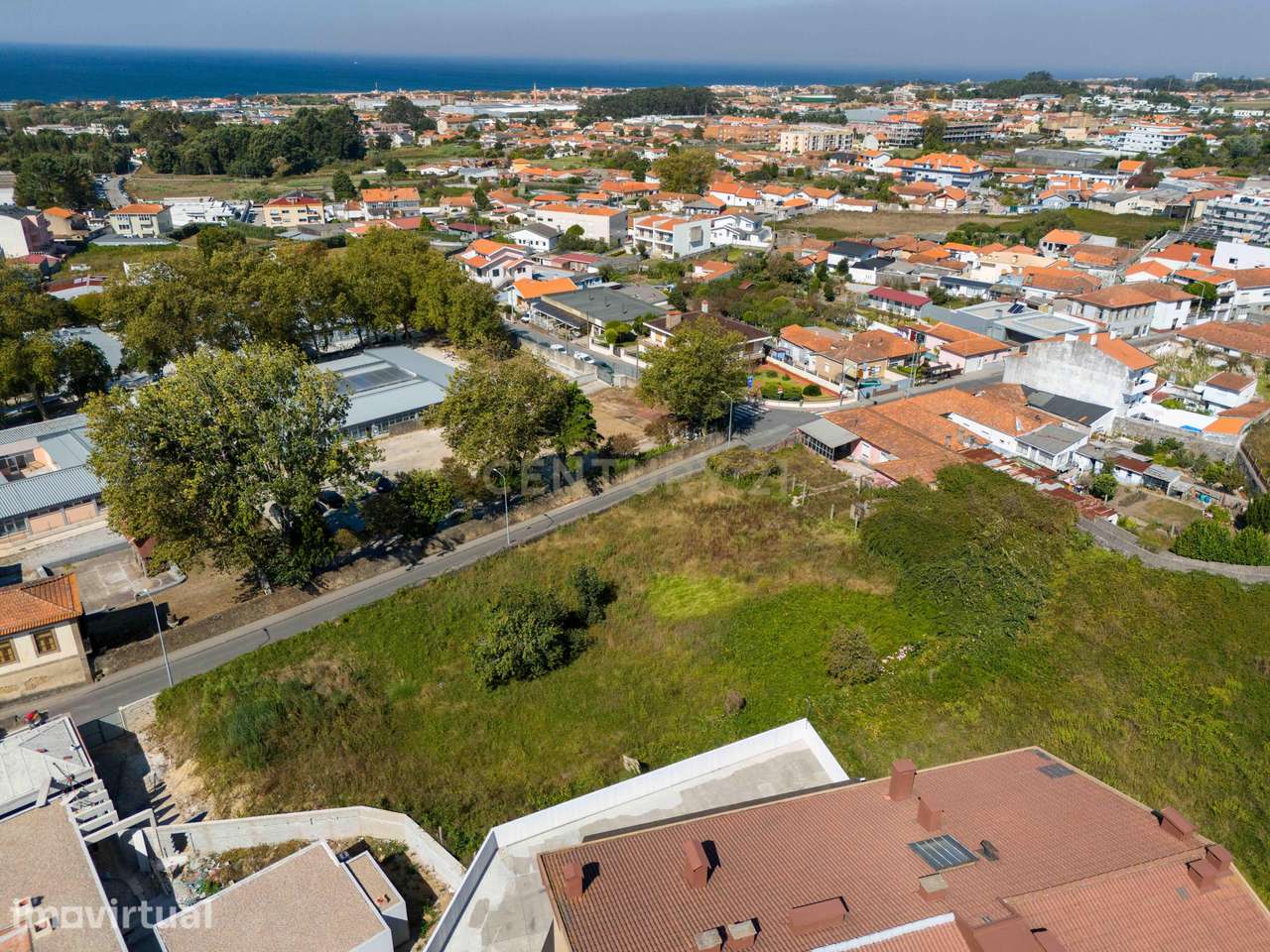 Terreno com casa para investimento - Grande imagem: 2/16