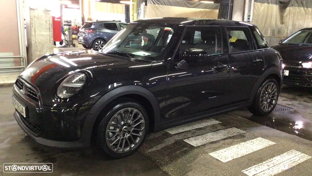 MINI 5 Portas Cooper Premium Essential Auto - 2