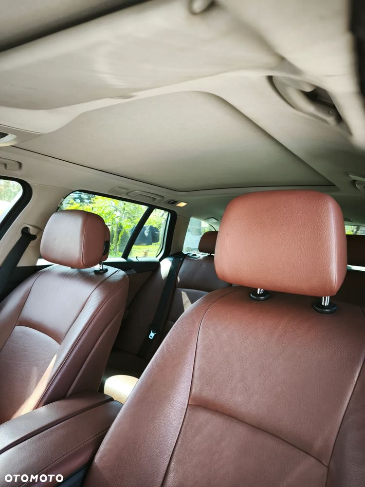 BMW Seria 5 525d Touring - 23