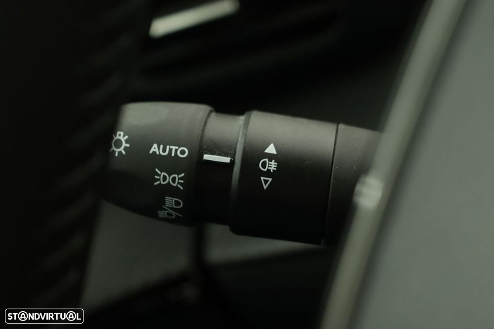 Peugeot 208 1.2 PureTech Allure - 17