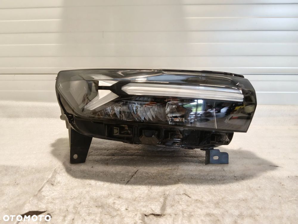 Dacia Duster III FULL LED PRZÓD STRONA PRAWA 260107725R - 1