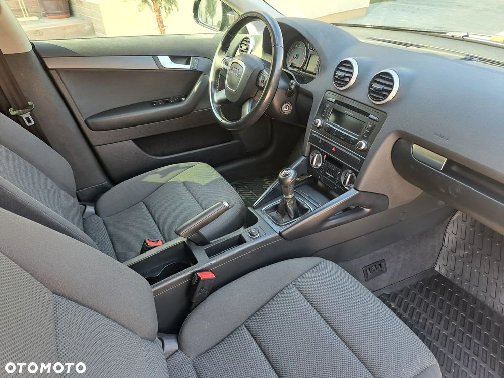 Audi A3 Sportback 1.6 Ambiente - 19