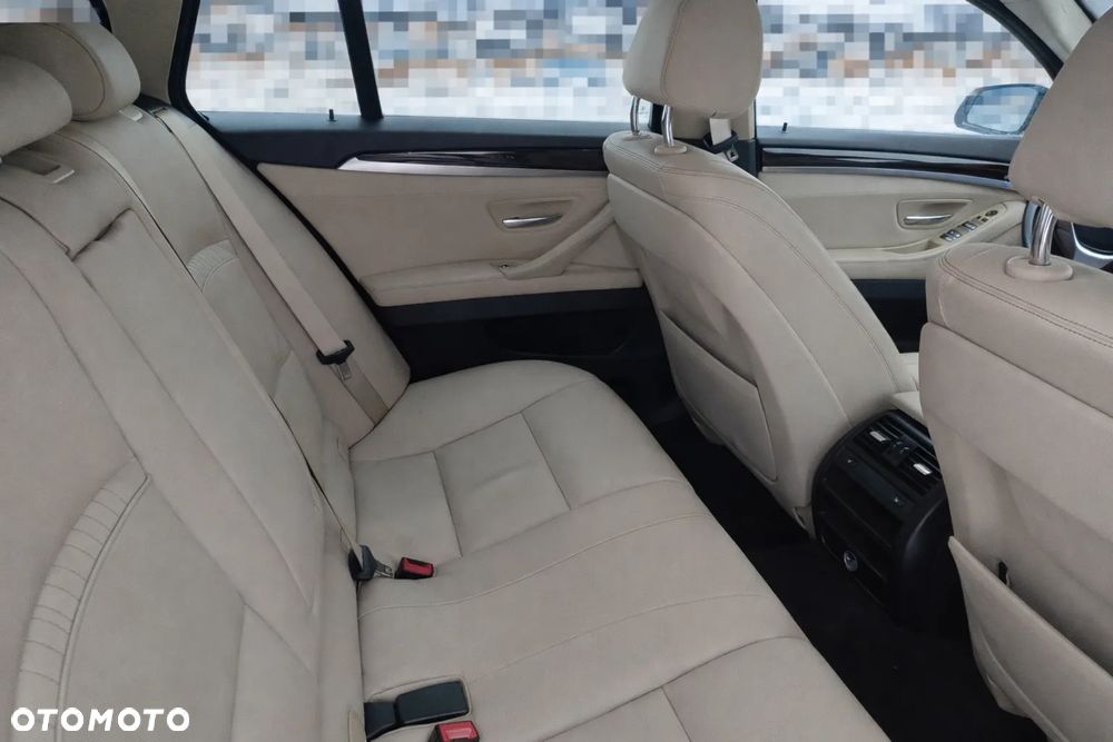 BMW Seria 5 525d Luxury Line - 10