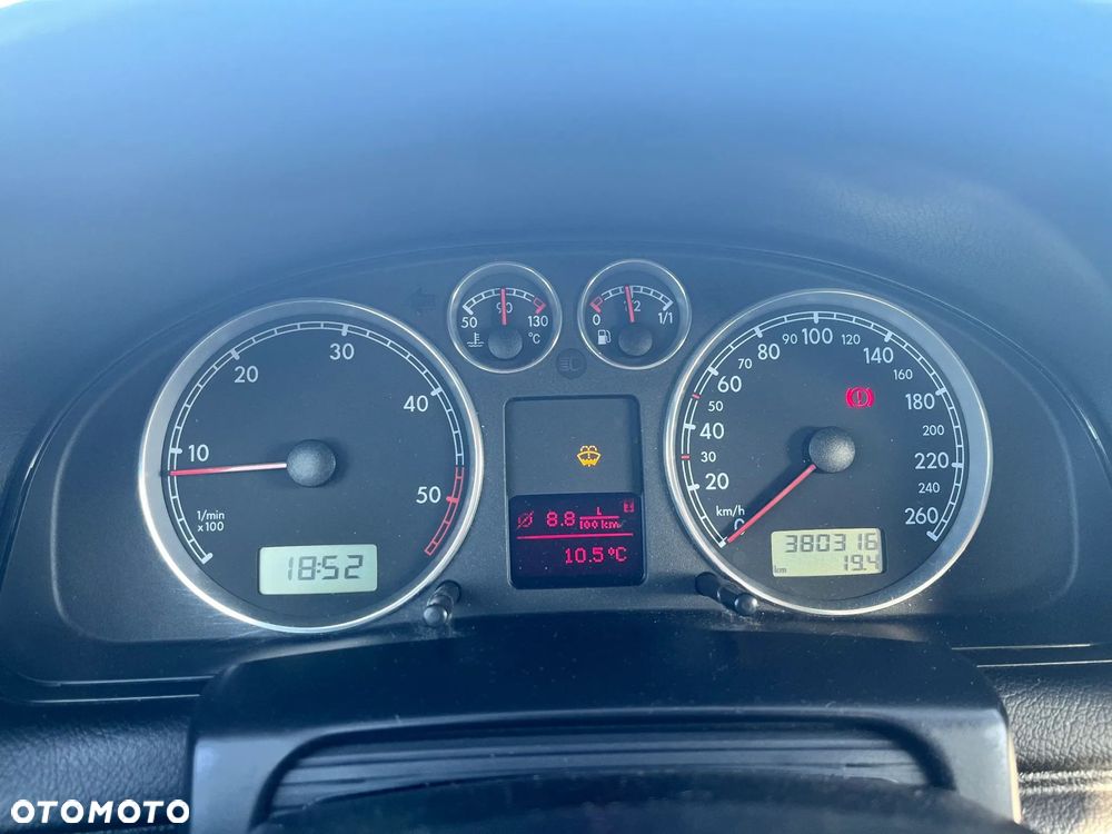 Volkswagen Passat 1.9 TDI Comfortline - 9