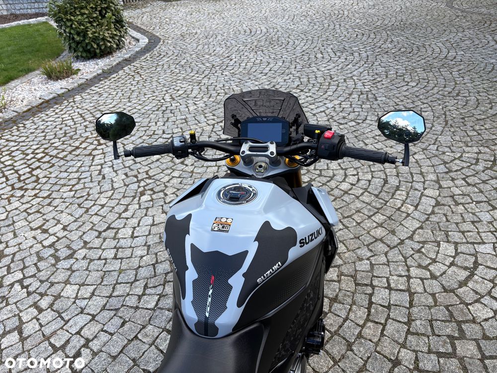 Suzuki GSX - 14