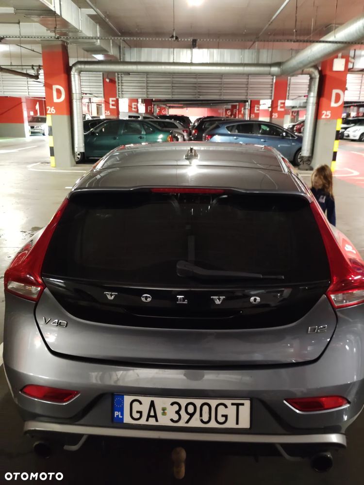 Volvo V40 D2 Drive-E R-Design Momentum - 4