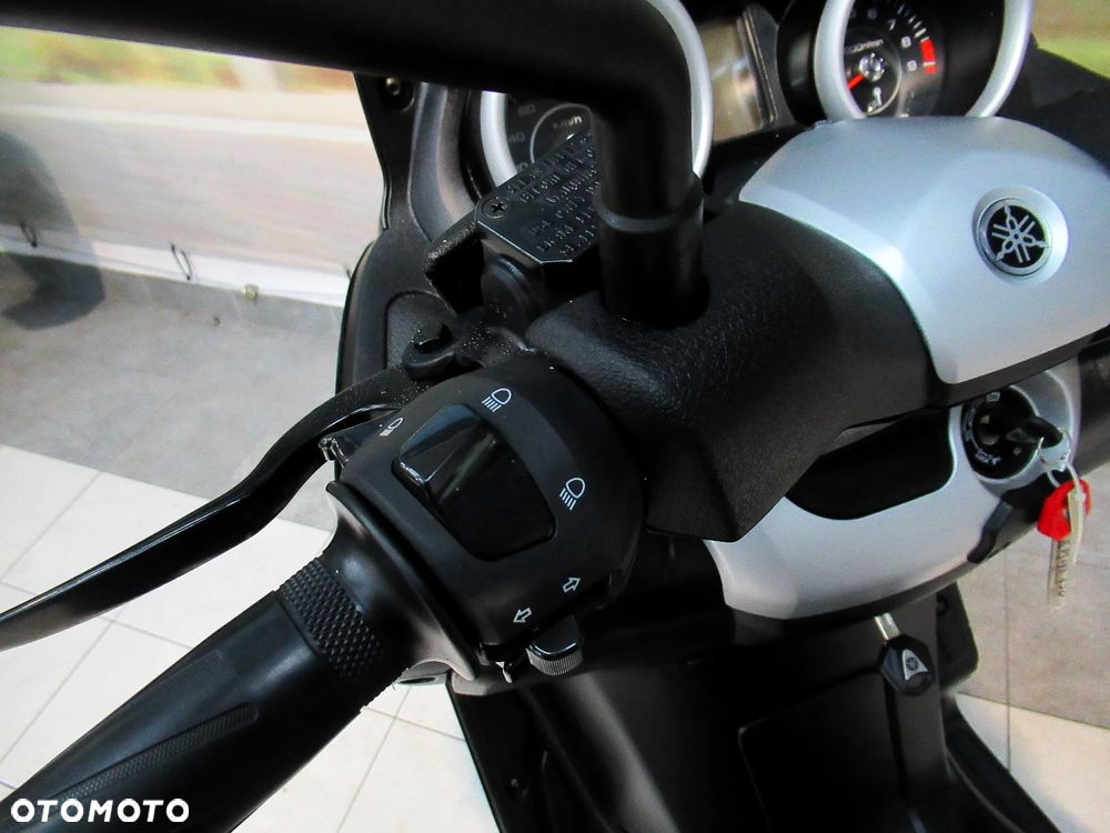 Yamaha X-max - 12