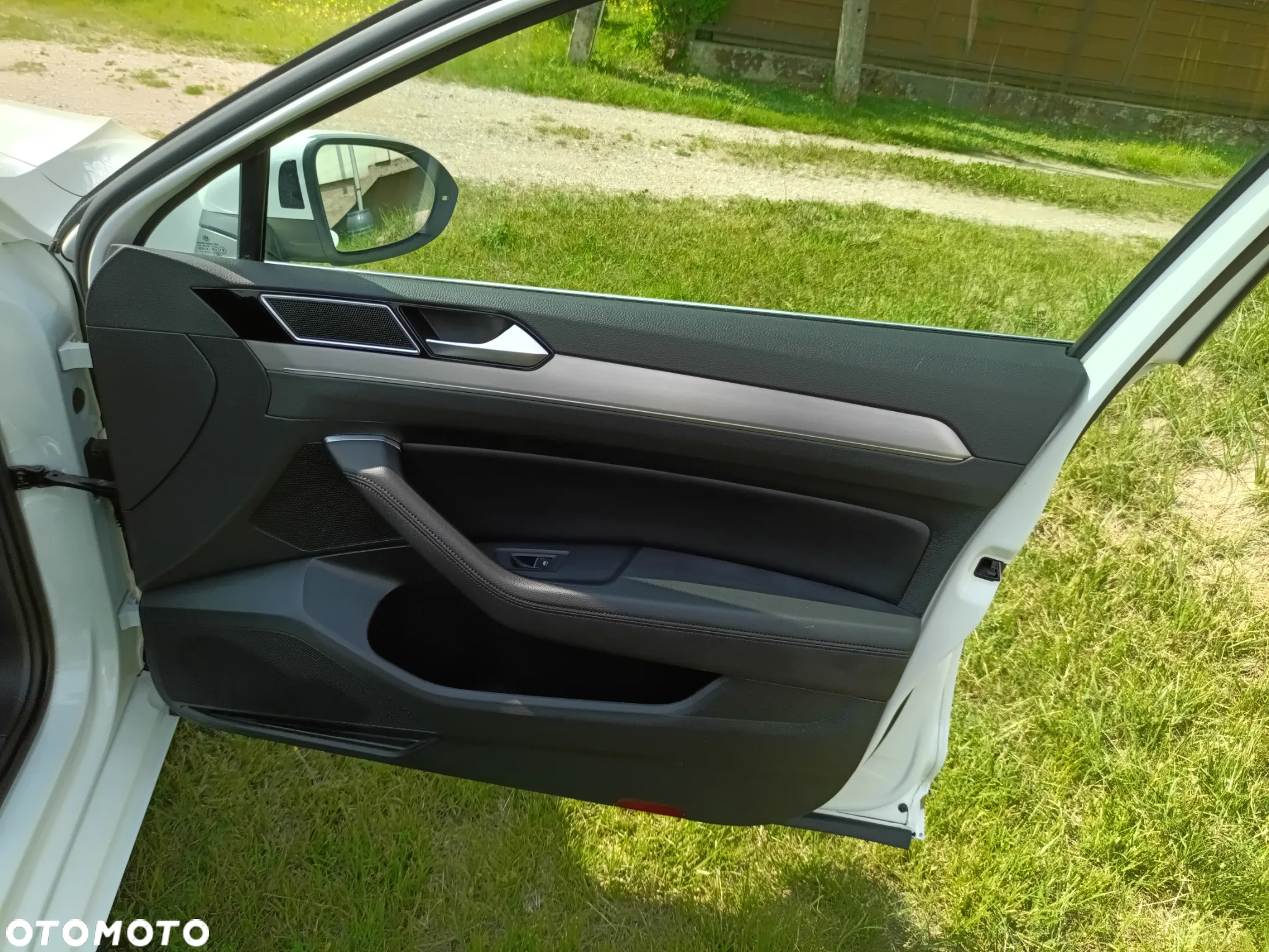 Volkswagen Passat - 12