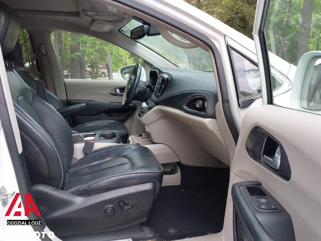Chrysler Pacifica - 8