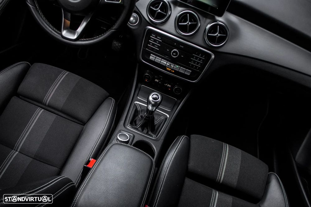 Mercedes-Benz GLA 180 d Urban - 34