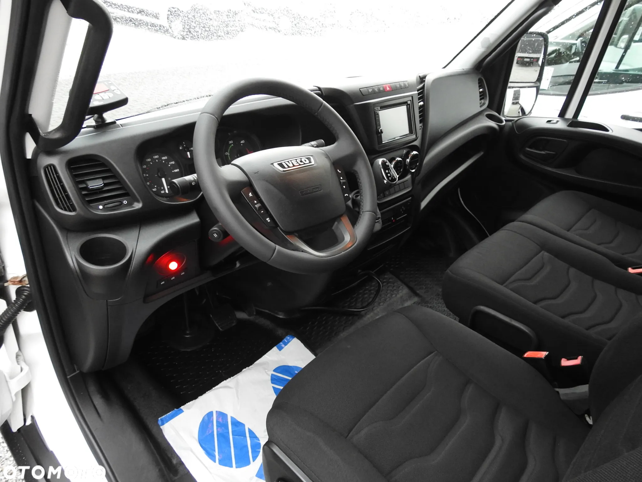 Iveco DAILY 70C17 CHŁODNIA 0*C WINDA 9 PALET ZASILANIE 230V TEMPOMAT KLIMATYZACJA PNEUMATYKA AUTOMAT HI-MATIC BLIŹNIACZE KOŁA 170KM [ 105235 ] - 3