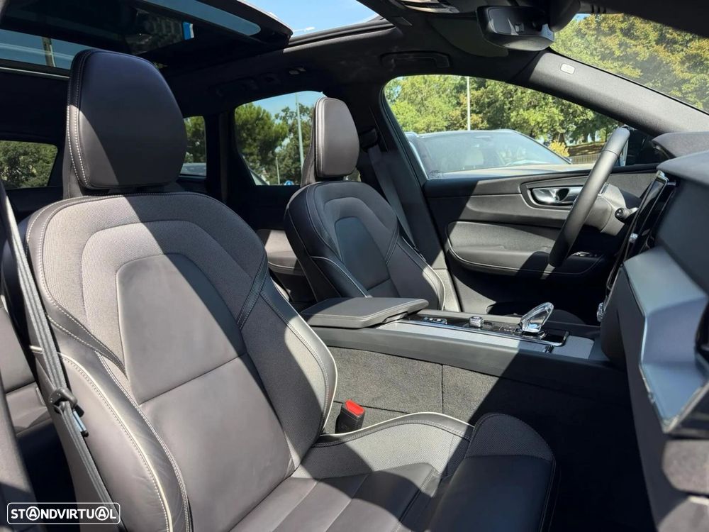 Volvo XC 60 2.0 T6 PHEV Black Edition - 24