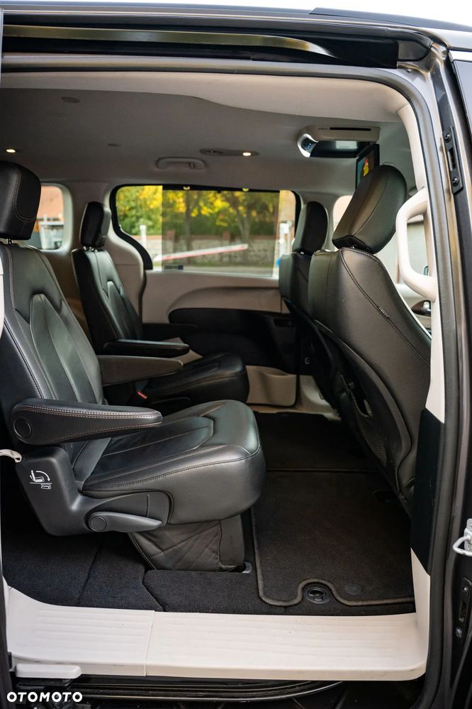 Chrysler Pacifica - 28
