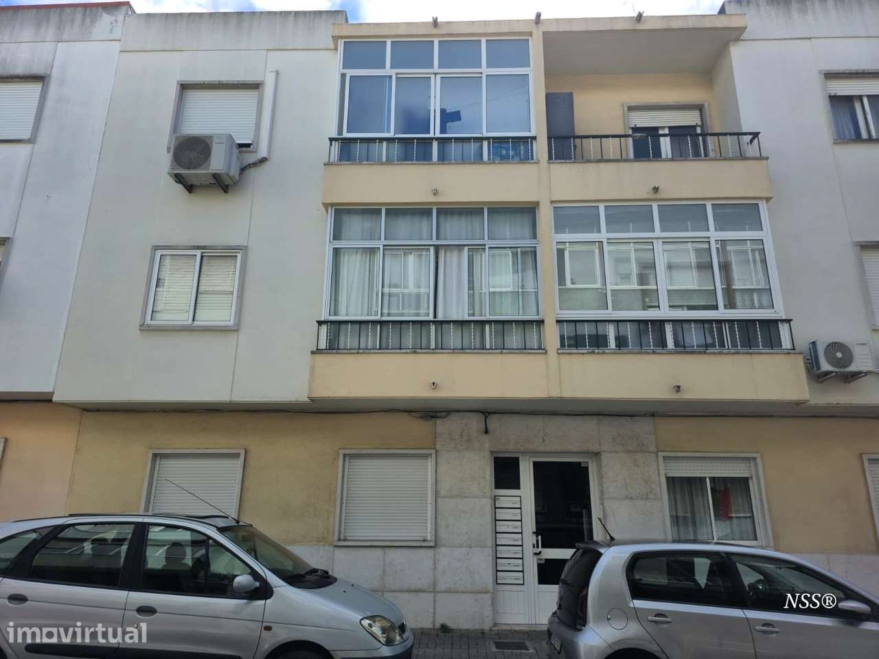 Apartamento T2 com quintal e anexo na Amadora - Grande imagem: 2/28