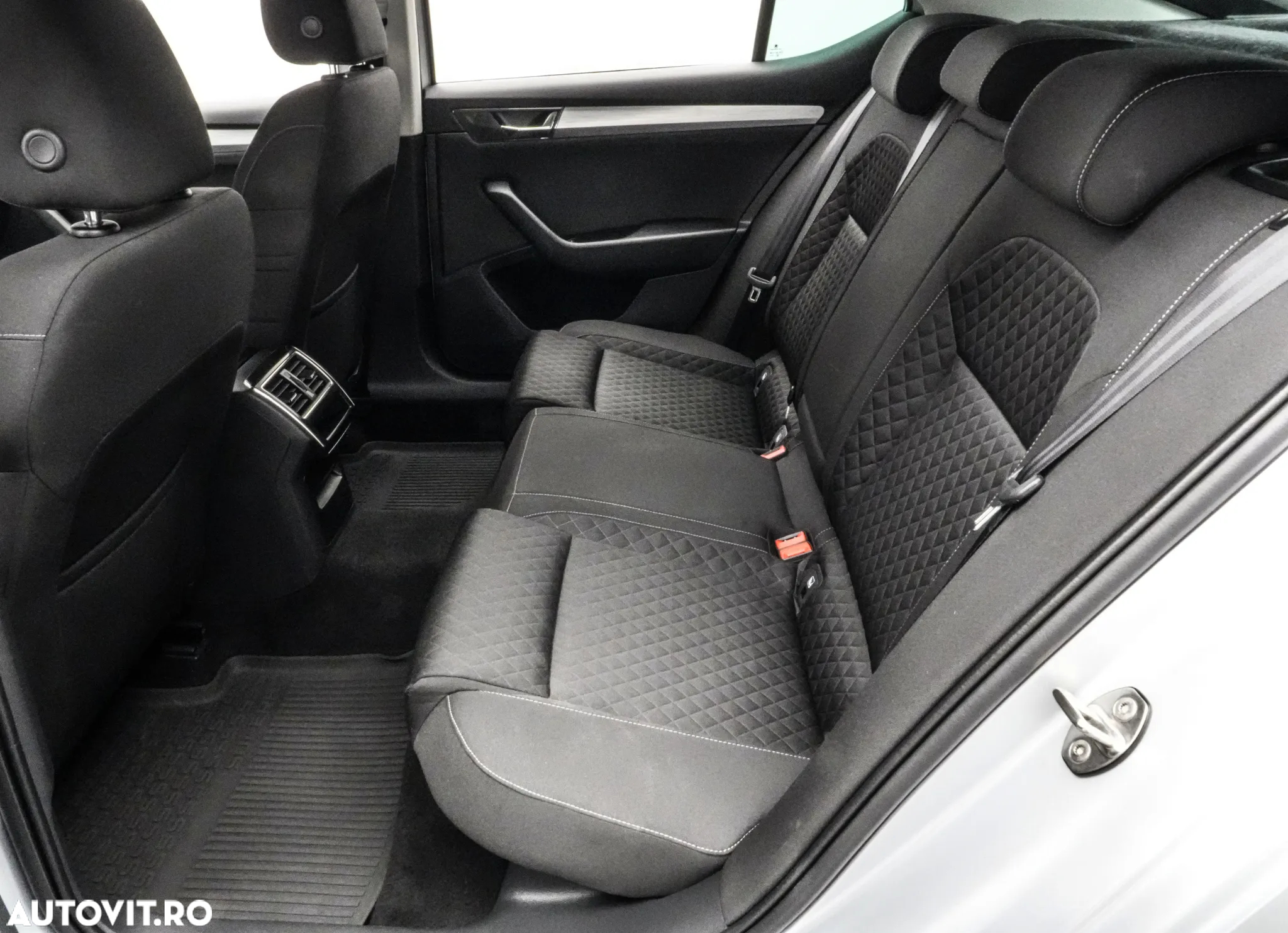 Skoda Superb 1.5 TSI DSG Ambition - 14