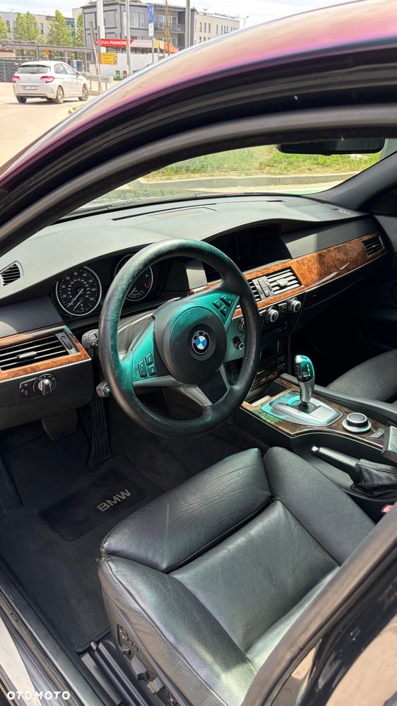 BMW Seria 5 550i - 18