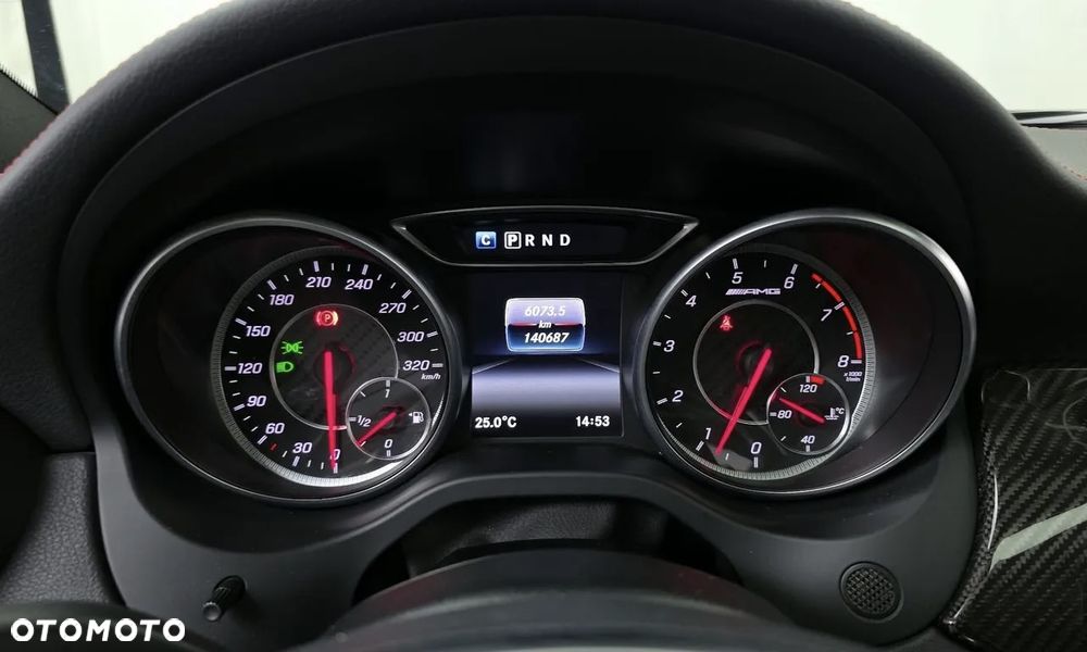 Mercedes-Benz GLA - 12
