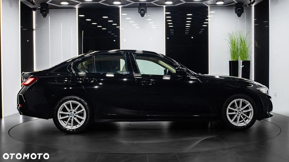 BMW Seria 3 318i Sport - 8