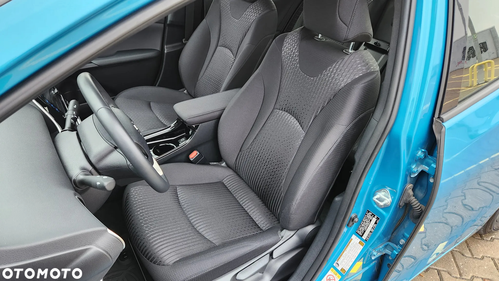 Toyota Prius Plug-in Hybrid - 16