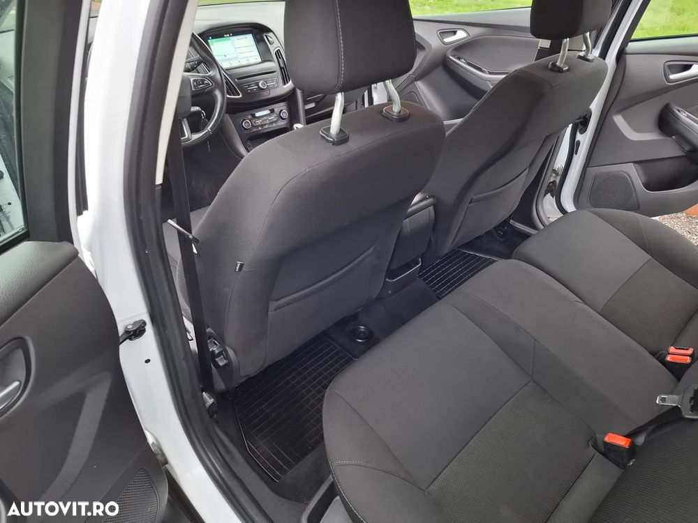 Ford Focus 1.6 TDCI DPF Titanium - 6