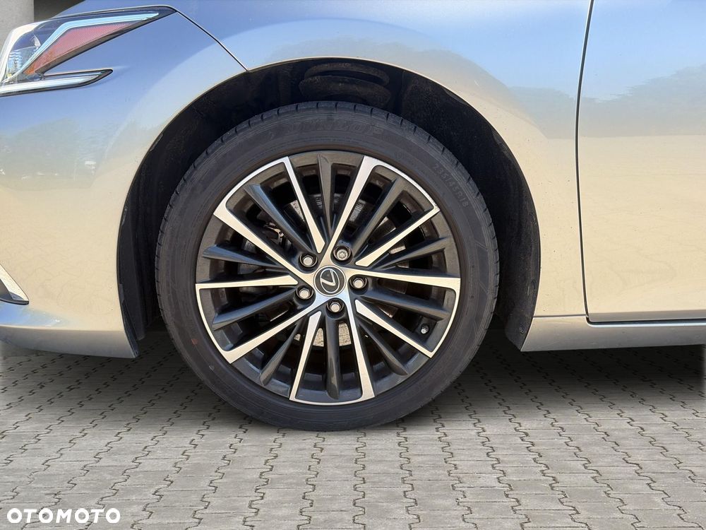 Lexus ES 300h Business Edition - 23