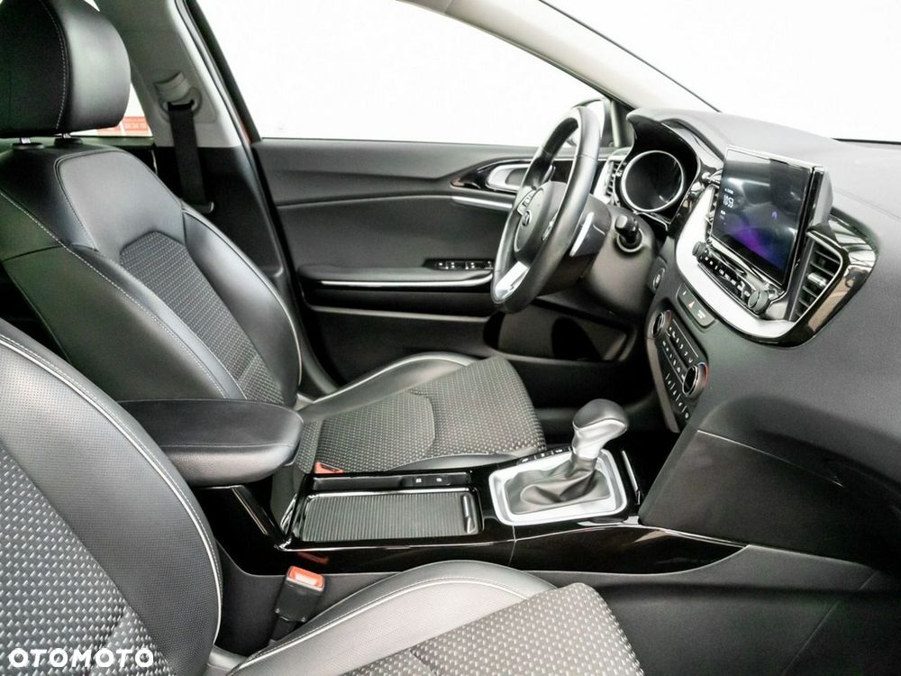 Kia XCeed 1.6 T-GDI L Business Line DCT - 24