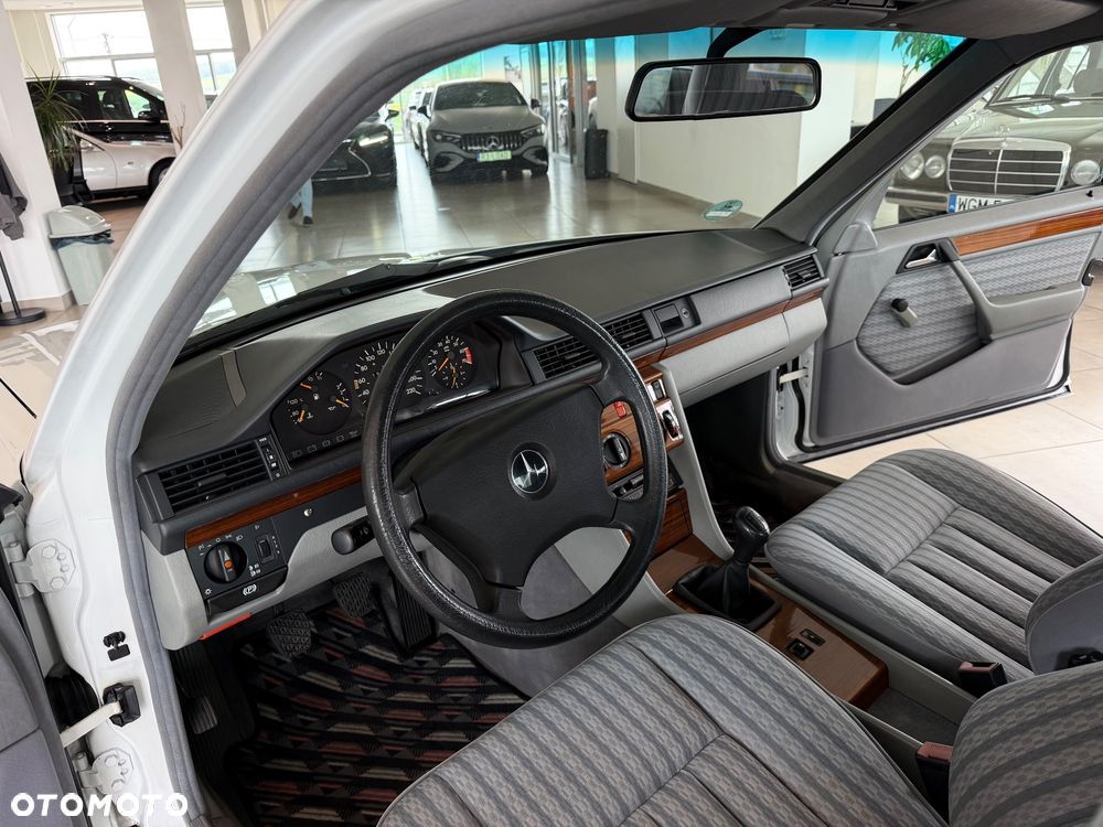 Mercedes-Benz W124 (1984-1993) - 24