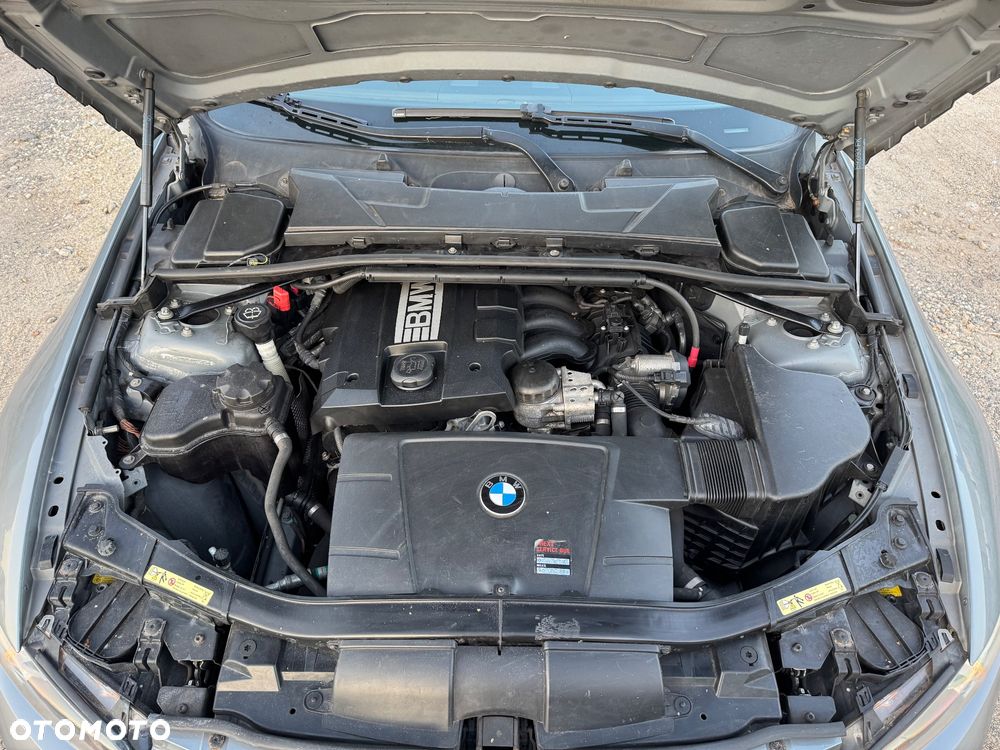 BMW Seria 3 320i - 27