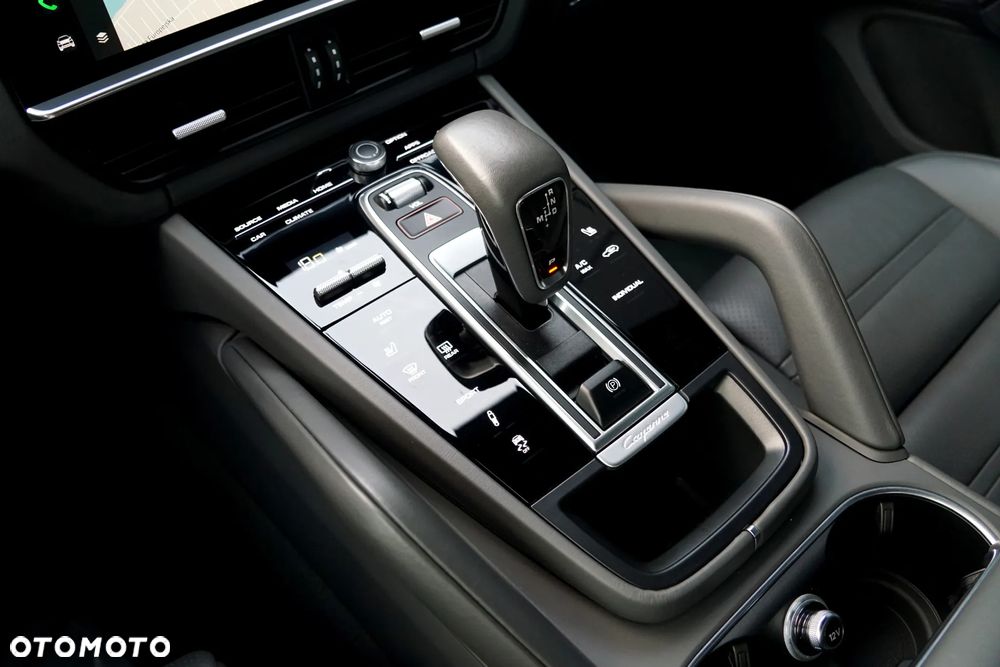 Porsche Cayenne Standard - 37