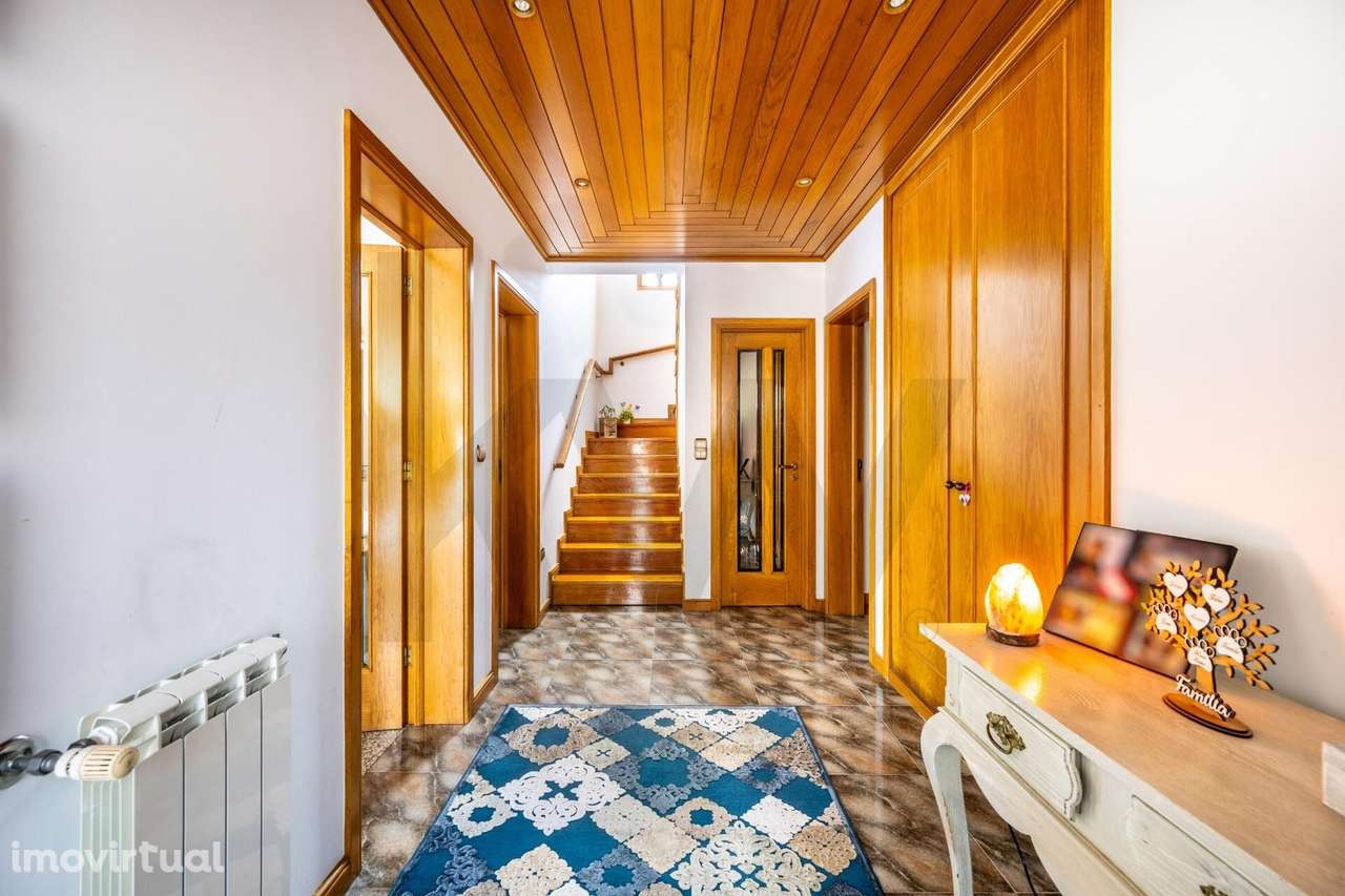 Moradia T3 + Andar Moradia T3 + T1+1 independente em Canelas - Grande imagem: 2/47