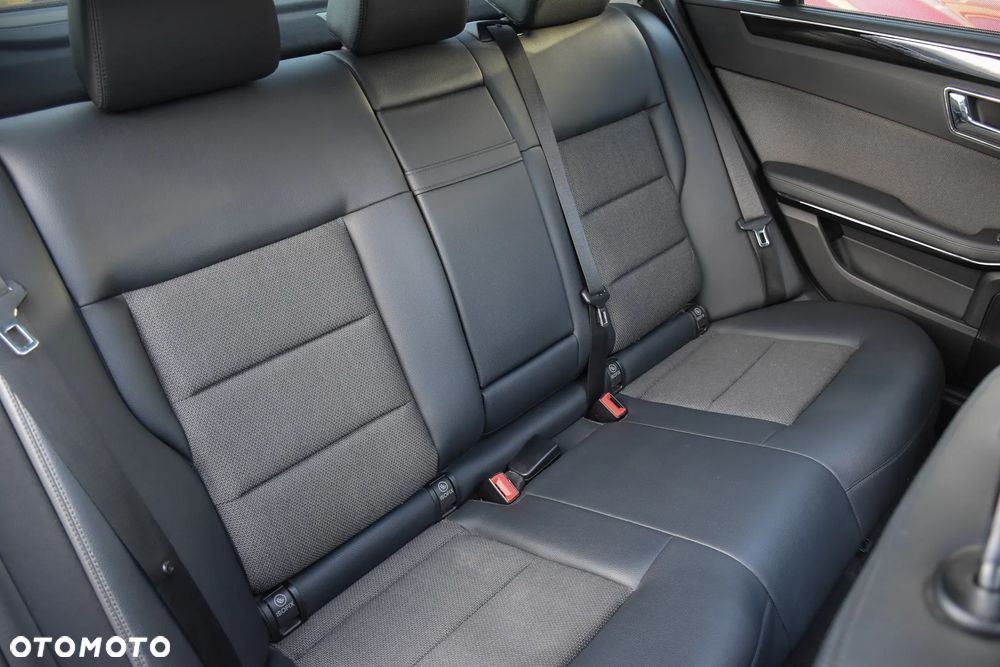 Mercedes-Benz Klasa E 350 CDI DPF 4Matic BlueEFFICIENCY 7G-TRONIC Avantgarde - 34