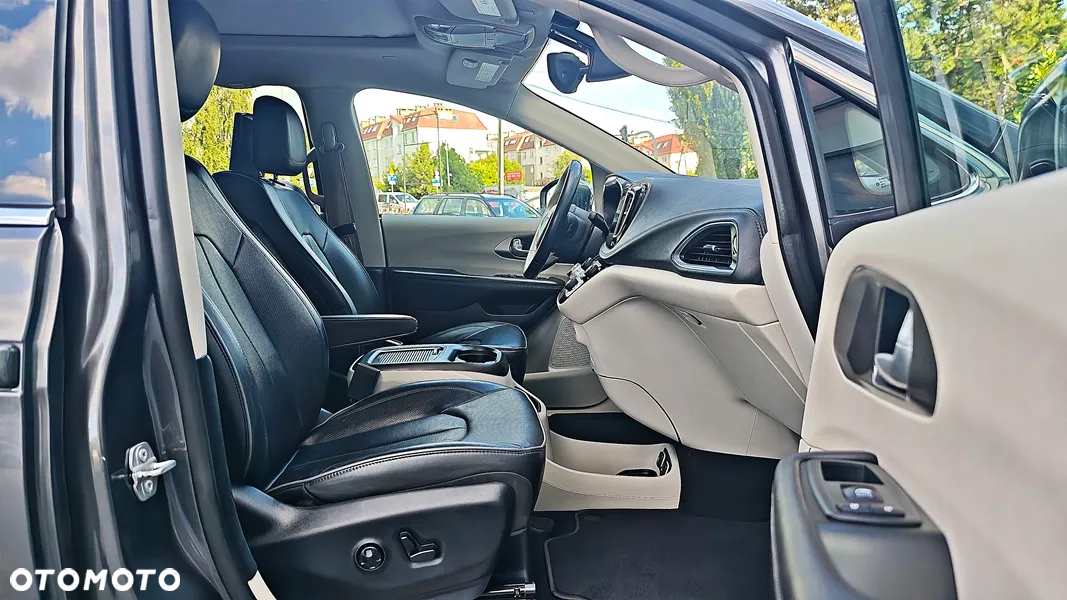 Chrysler Pacifica - 20