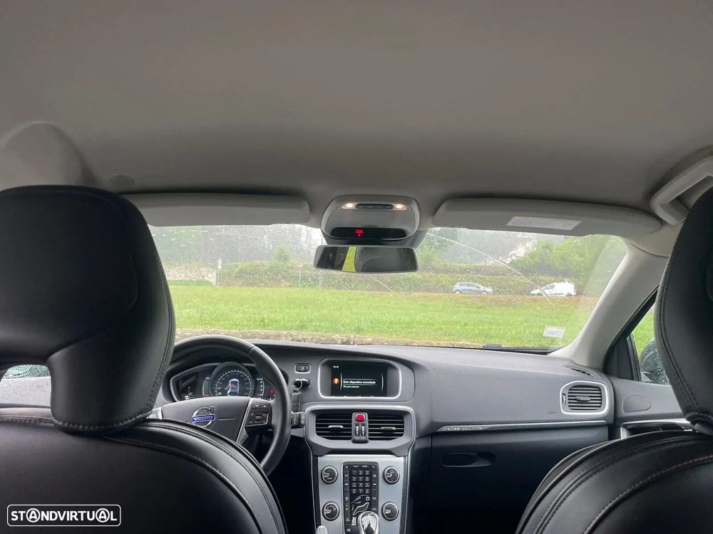 Volvo V40 Cross Country - 13