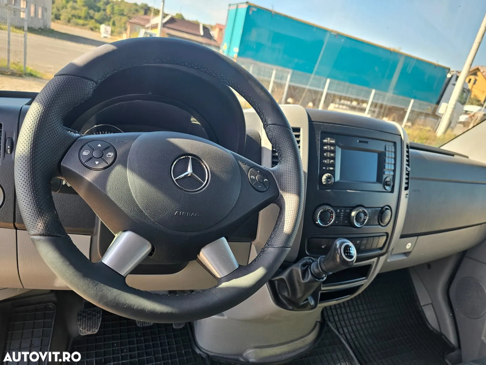 Mercedes-Benz Sprinter 316 CDI Model 2018 Climă Comenzi pe volan Pilot automat Navigație Mare Încălzire scaun șofer Scaun pe pernă aer Cameră video pe marșalier Banchetă 3 Locuri Rafturi metalice - 10