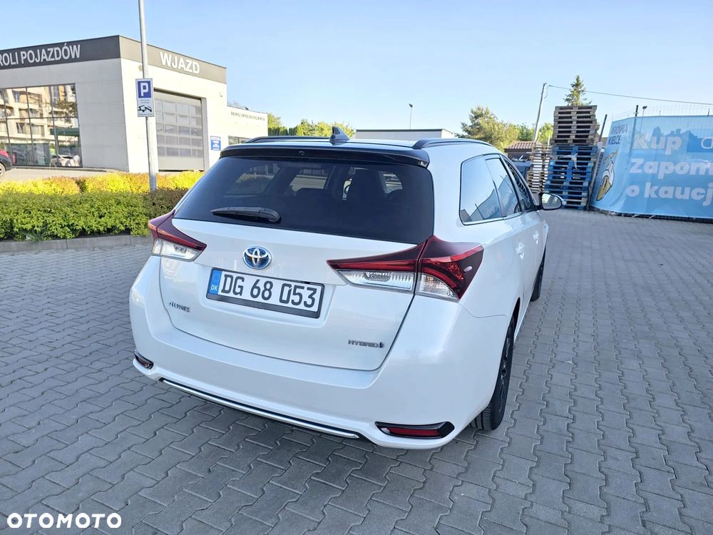 Toyota Auris Hybrid 135 Prestige - 8