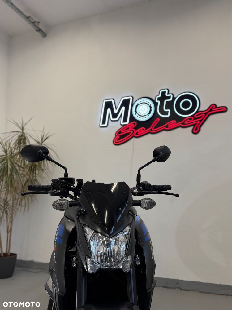 Suzuki GSX - 10