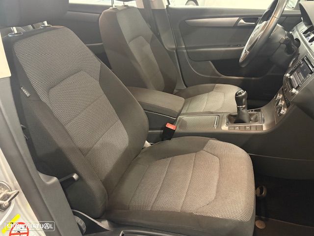 VW Passat 1.6 TDI BlueMotion - 19