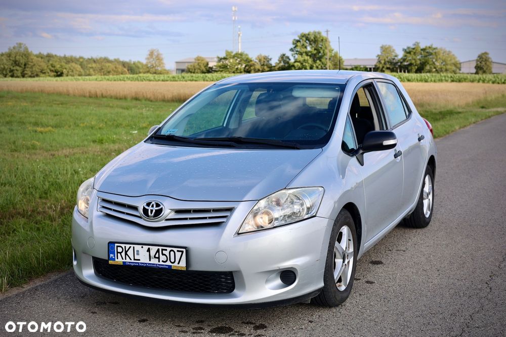 Toyota Auris 1.4 D-4D 2010 - 1