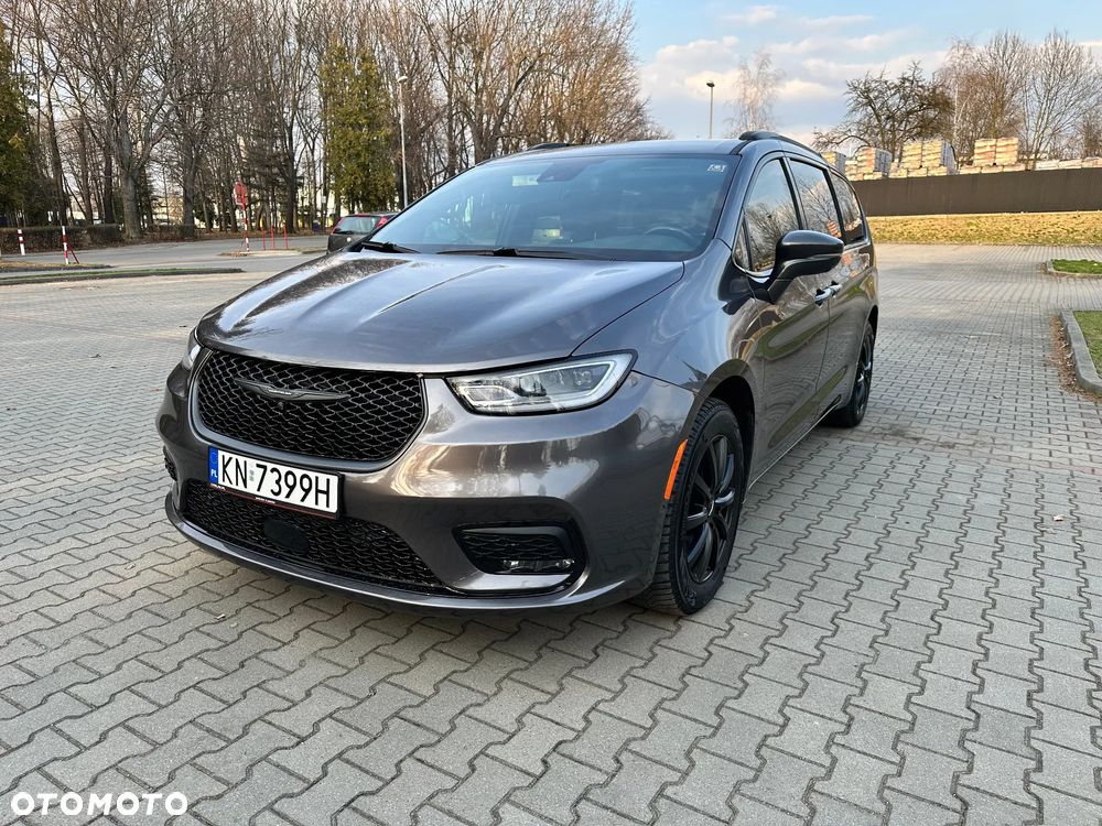 Chrysler Pacifica - 1