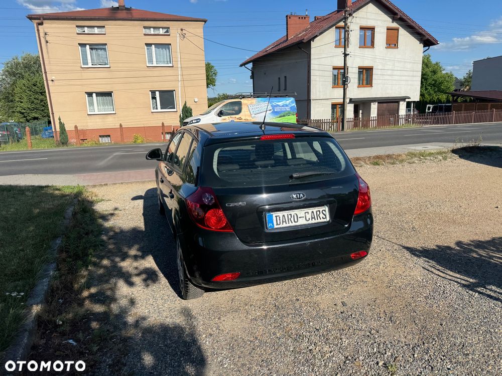 Kia Ceed - 16