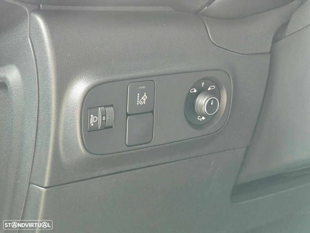 Citroën C3 1.2 PureTech Shine EAT6 - 10