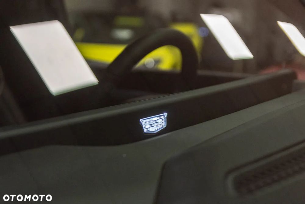 Cadillac Escalade - 12