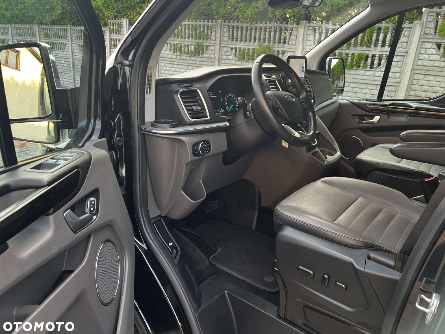 Ford Tourneo Custom - 22