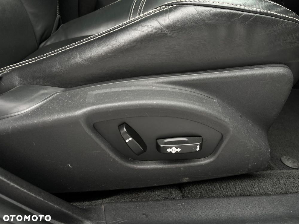 Volvo V60 D6 AWD Plug-in Hybrid R-Design Summum - 22