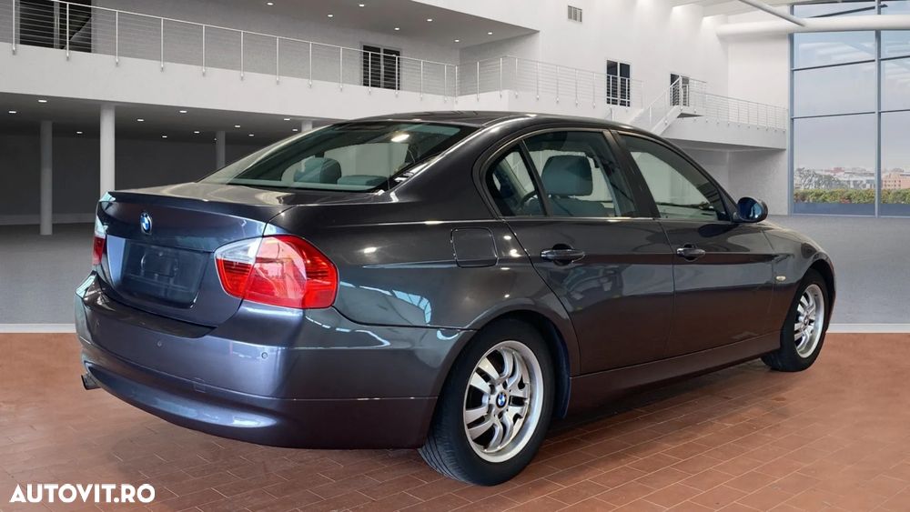 BMW Seria 3 320i - 3