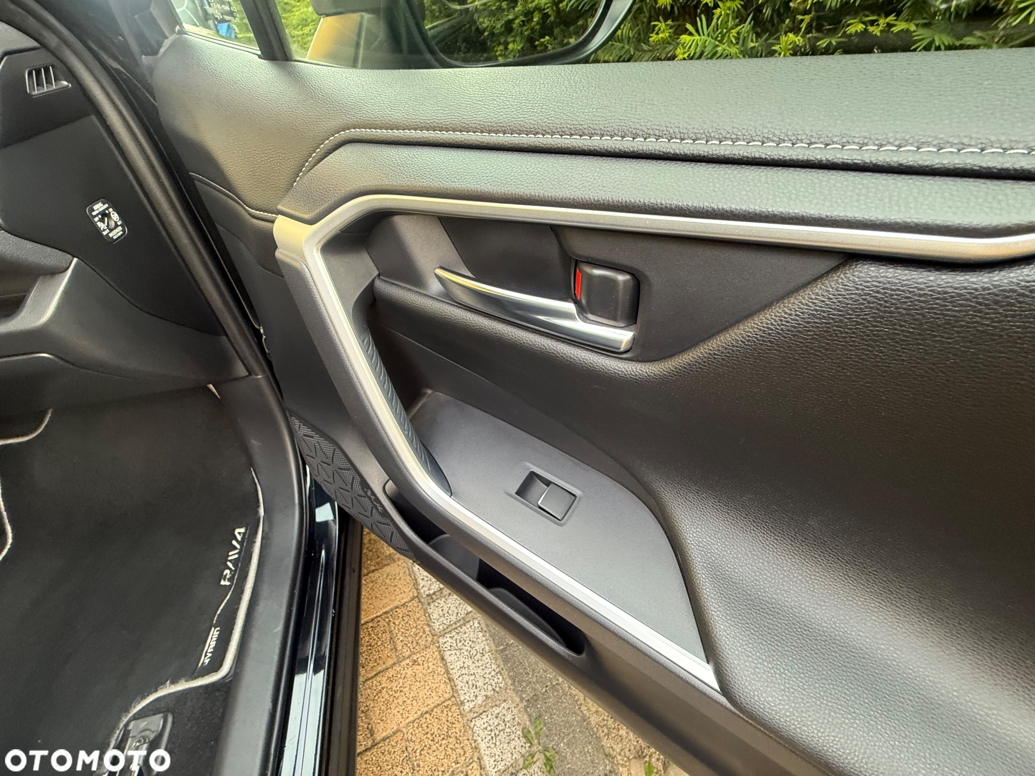 Toyota RAV4 2.5 Hybrid Black Edition by JBL 4x4 - 22