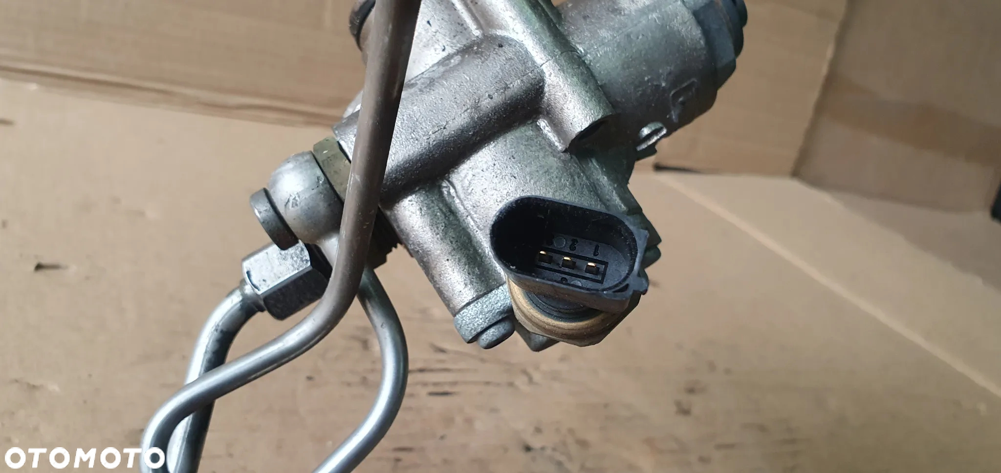 Pompa wysokiego ciśnienia paliwa Audi A4 B7 2.0 TFSI 06F025B 06E906051E - 5