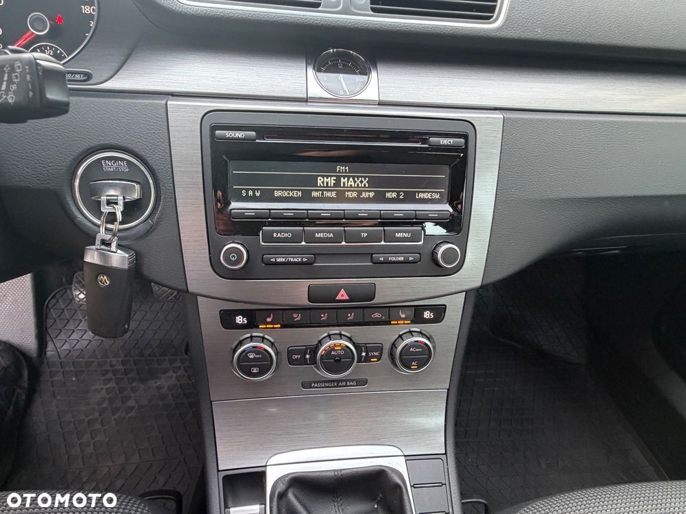 Volkswagen Passat 2.0 TDI BlueMotion Technology Exclusive - 22