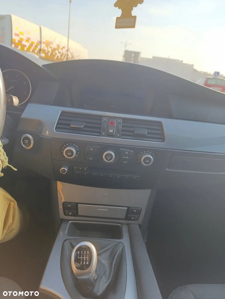 BMW Seria 5 525d - 11