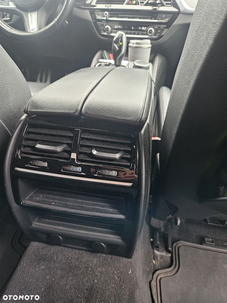 BMW Seria 5 520d xDrive - 11